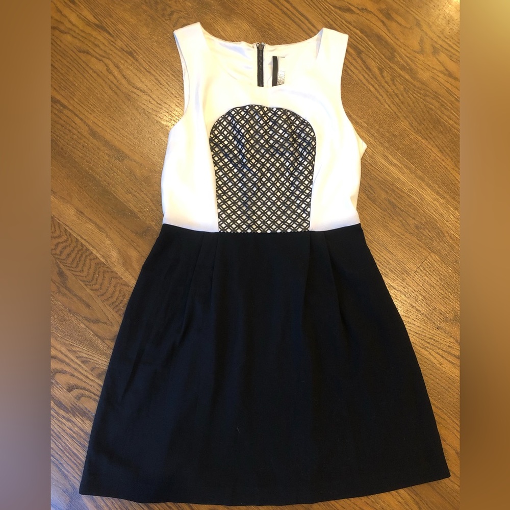 Sleeveless Kensie Dress